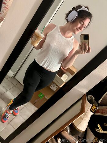 Frisky Kin / friskykink nude photo #12