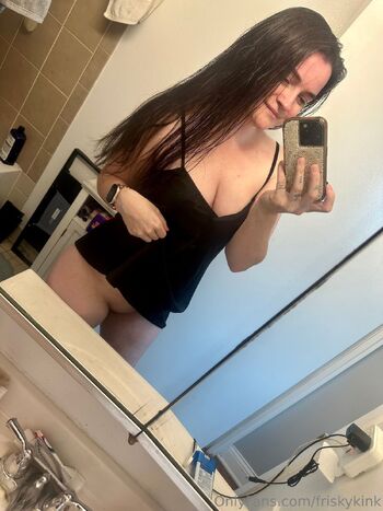 Frisky Kin / friskykink nude photo #19