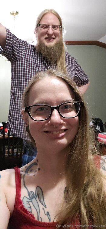 frostyvixe / frostyvixen nude photo #1