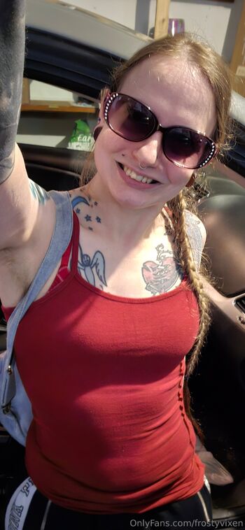 frostyvixe / frostyvixen nude photo #2