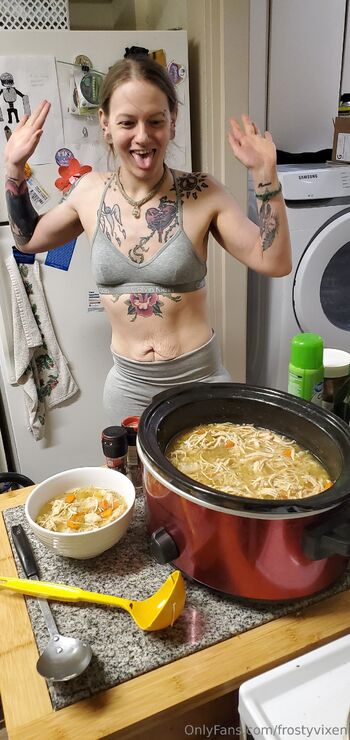 frostyvixe / frostyvixen nude photo #13