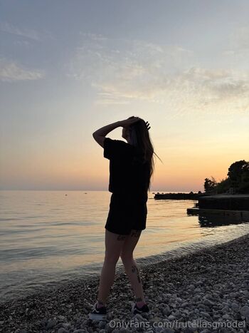 Frutell / frutellasgmodel nude photo #5
