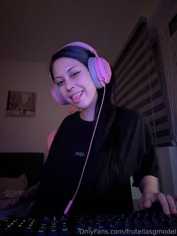 Frutell / frutellasgmodel nude photo #7