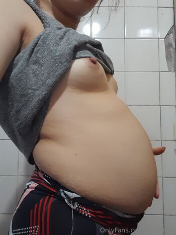 Belly / frutillita2 nude photo #9