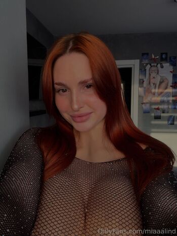 Mi / fuiryreddd nude photo #31