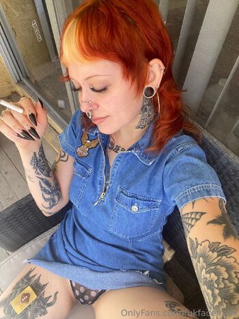 lac / fukfacefreak / fairytrappedunderthebridge nude photo #3