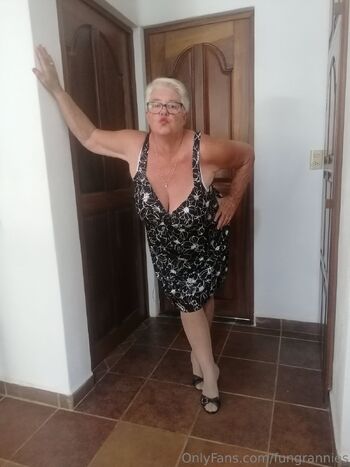 Fungrannie / fungrannies / girdlegoddess nude photo #4