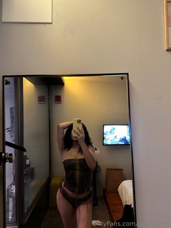 Gab / gabrielach nude photo #2