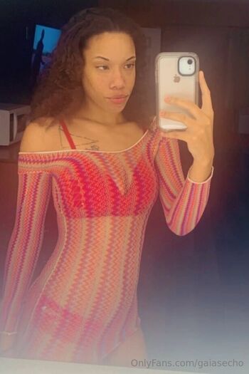 εςħ𝔬 / gaiasecho nude photo #13