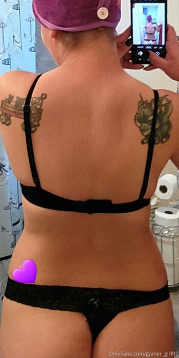 M / gamer_girl93 nude photo #12