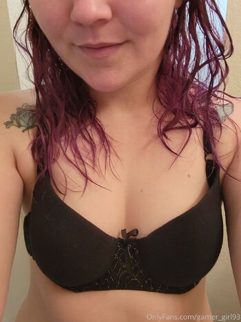 M / gamer_girl93 nude photo #26