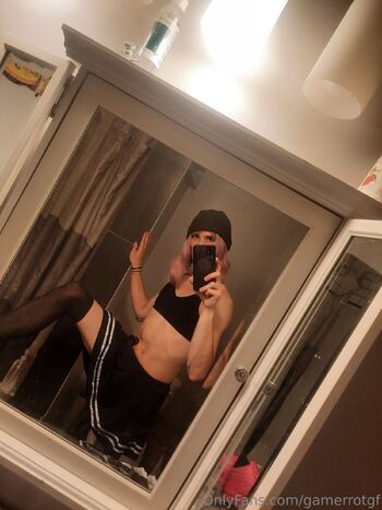 Ashley / gamerrotgf nude photo #7