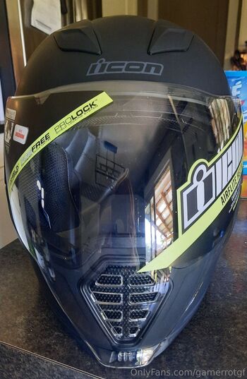 Ashley / gamerrotgf nude photo #10