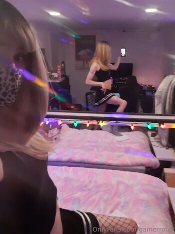 Ashley / gamerrotgf nude photo #16