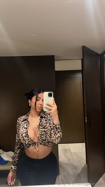 ga / gazzygurl nude photo #15