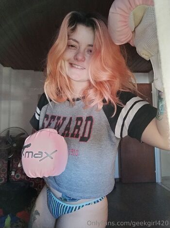 Geek GirL / geekgirl420 nude photo #16