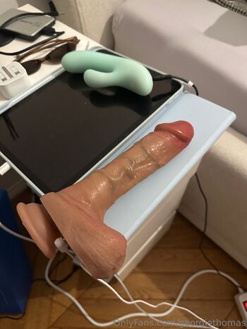 Georgie Thoma / georgiethomas nude photo #2