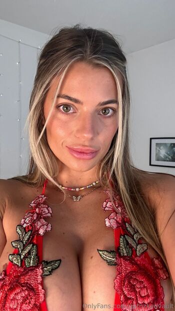 mckenzi / getnzkedvault nude photo #16