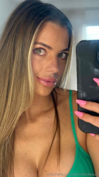 mckenzi / getnzkedvault nude photo #18