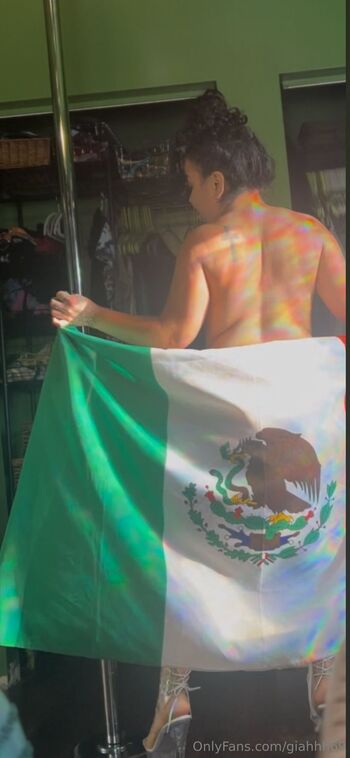 Giahh / giahhh69 nude photo #9