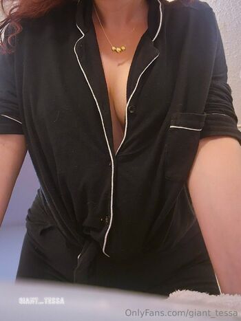 Tess / giant_tessa nude photo #7