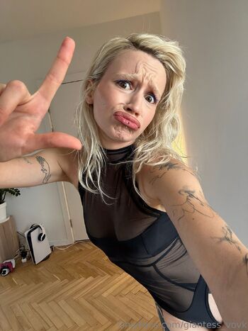 GoddessVov / giantess_vovk nude photo #10