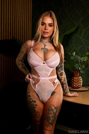 Gia 𝙡𝙤𝙫𝙚𝙨 𝙞𝙩 𝙧𝙖𝙬 / giaxclarke nude photo #30