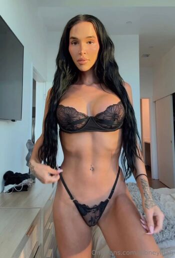 Lilah Gibney / gibneylilah nude photo #18