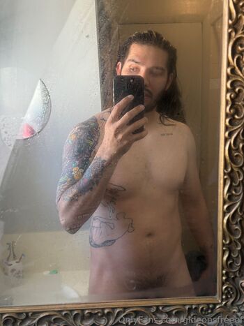 u40261050 / gideonsfreecontent nude photo #2