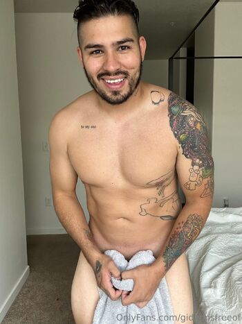 u40261050 / gideonsfreecontent nude photo #17