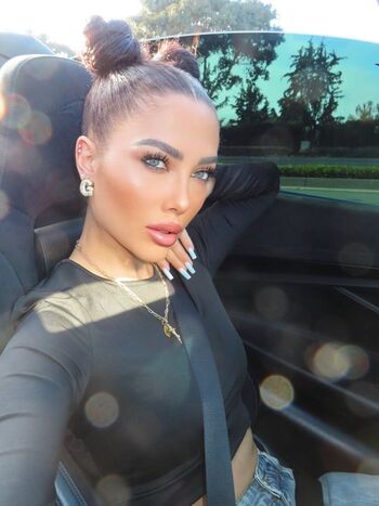 GIGI / gigipapasavvas nude photo #3