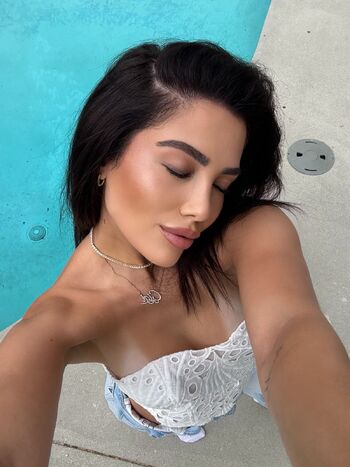 GIGI / gigipapasavvas nude photo #11