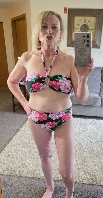 Housewife Rose onlin / gilfyrose nude photo #3