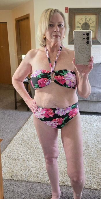 Housewife Rose onlin / gilfyrose nude photo #8