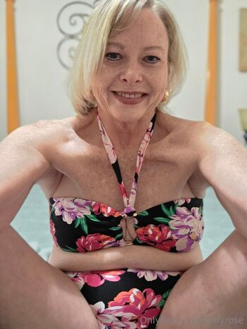 Housewife Rose onlin / gilfyrose nude photo #10