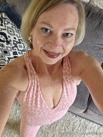 Housewife Rose onlin / gilfyrose nude photo #11