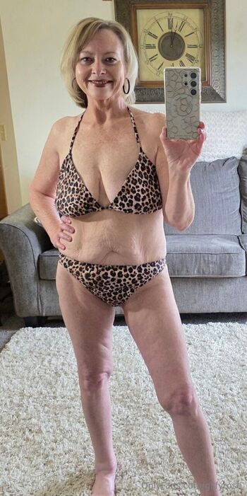 Housewife Rose onlin / gilfyrose nude photo #16