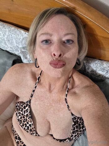 Housewife Rose onlin / gilfyrose nude photo #21