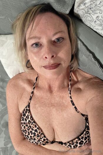 Housewife Rose onlin / gilfyrose nude photo #23