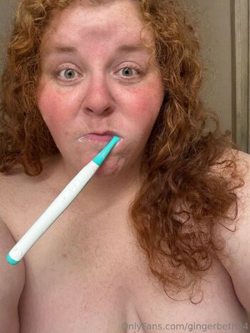 Bet / gingerbeth24 nude photo #9