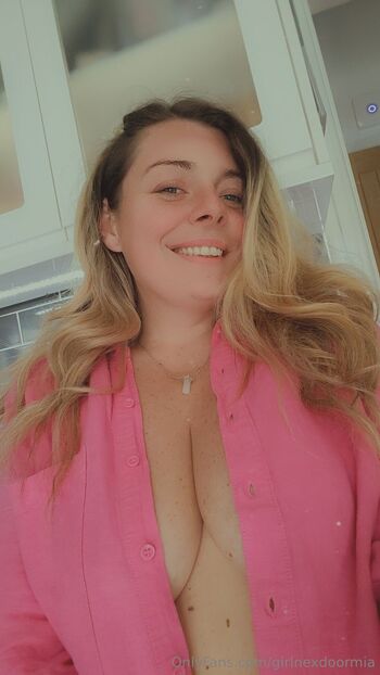 Mi / girlnexdoormia nude photo #5