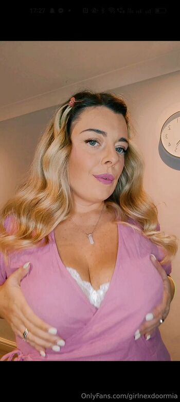 Mi / girlnexdoormia nude photo #11