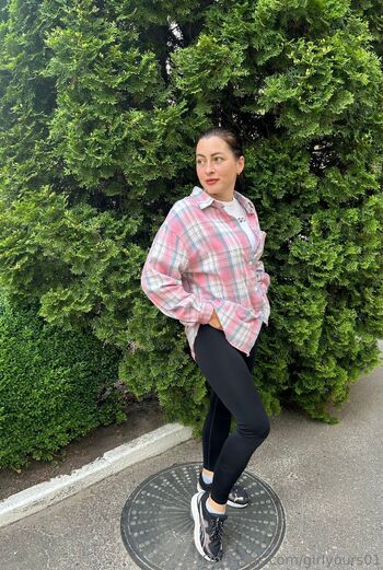 Cherry 18 / girlyours01 / cherry_alina0001 nude photo #4