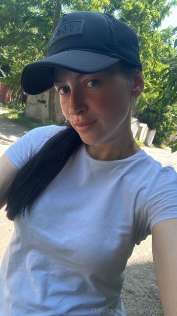 Cherry 18 / girlyours01 / cherry_alina0001 nude photo #5