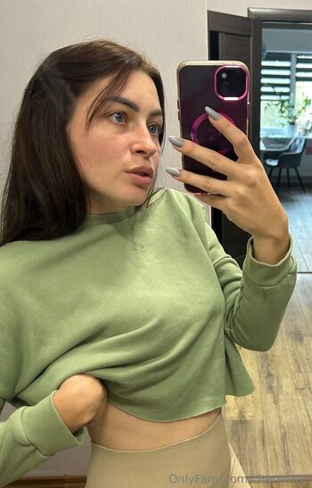 Cherry 18 / girlyours01 / cherry_alina0001 nude photo #7