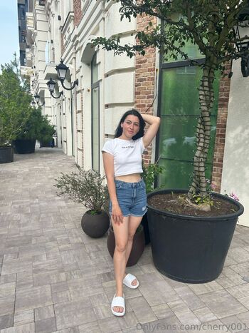 Cherry 18 / girlyours01 / cherry_alina0001 nude photo #19