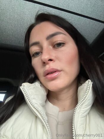 Cherry 18 / girlyours01 / cherry_alina0001 nude photo #21