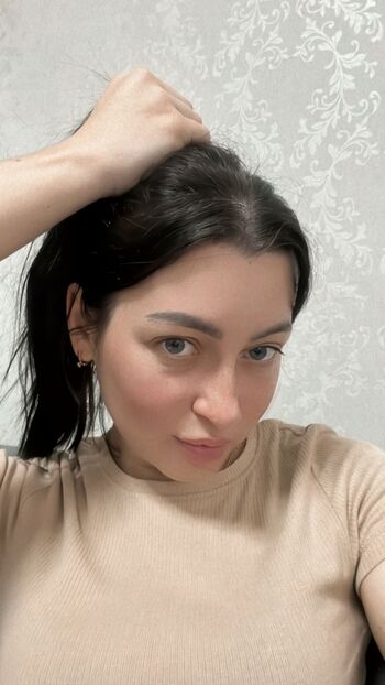 Cherry 18 / girlyours01 / cherry_alina0001 nude photo #23