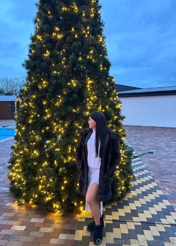 Cherry 18 / girlyours01 / cherry_alina0001 nude photo #25