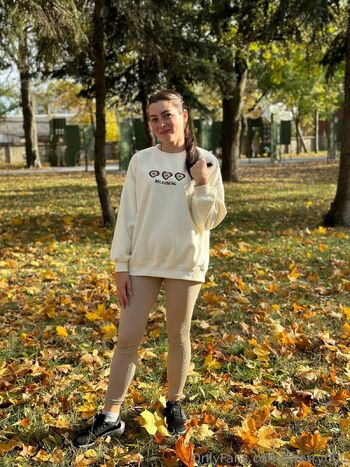 Cherry 18 / girlyours01 / cherry_alina0001 nude photo #28